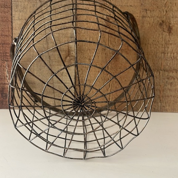 Rustic Metal Wire Basket - Picture 6 of 9